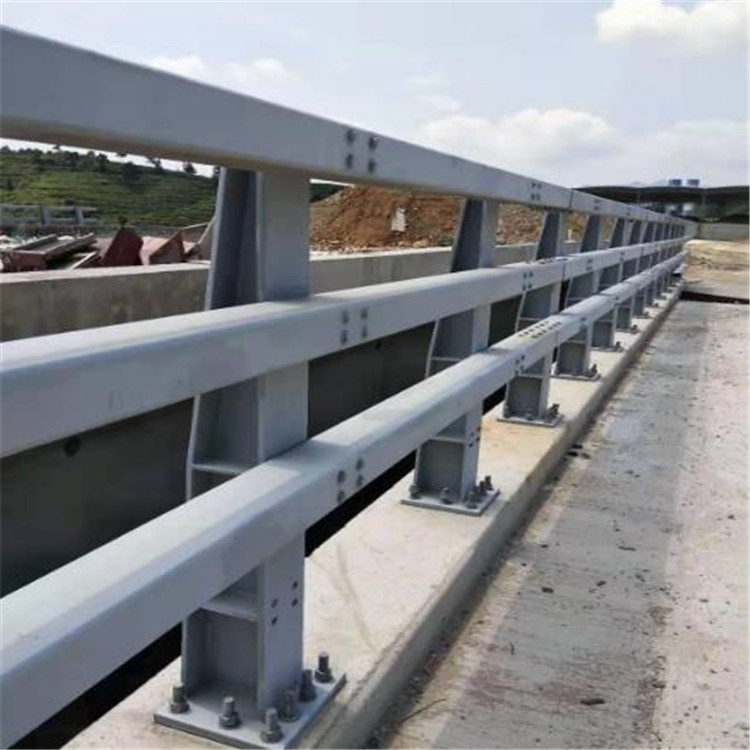 <a href='http://m.topbk.cn/' target='_blank' style='color:#0000FF; text-decoration:underline;'>不銹鋼復合管護欄</a>安裝需要注意的問(wèn)題 <a href='http://m.topbk.cn/' target='_blank' style='color:#0000FF; text-decoration:underline;'>不銹鋼復合管</a>護欄安裝需要注意的問(wèn)題